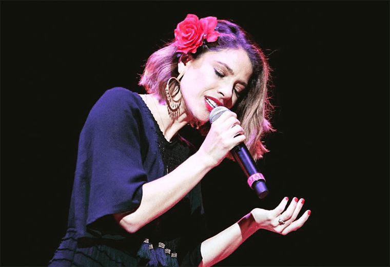 Foto tomada del Facebook oficial de la artista