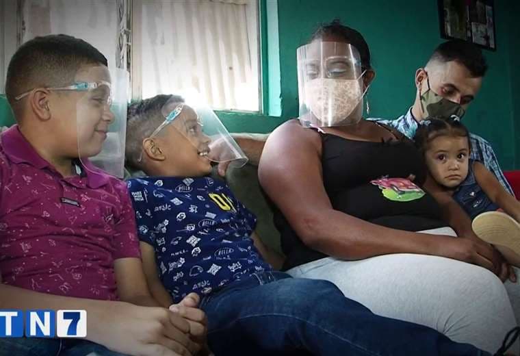 Inundaciones y humedad: las peores batallas para una familia de Cartago