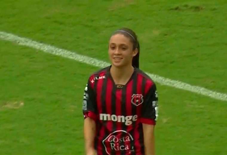 Priscilla Chinchilla se marcha al fútbol de Escocia