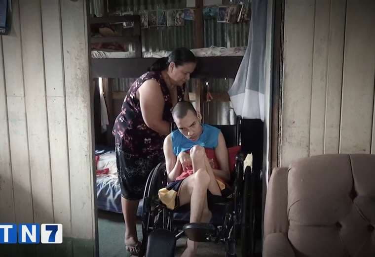 Jefa de hogar vela por sus cuatro hijos, uno de ellos con discapacidad