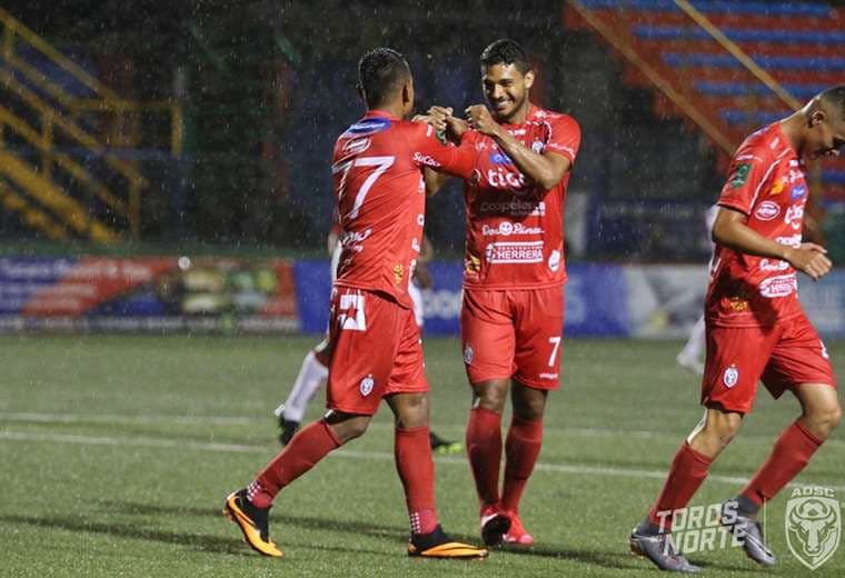 Prensa AD San Carlos.