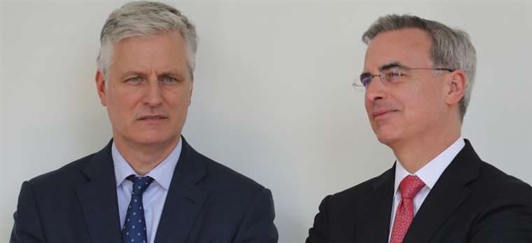 Robert O'Brien (izq.). AFP