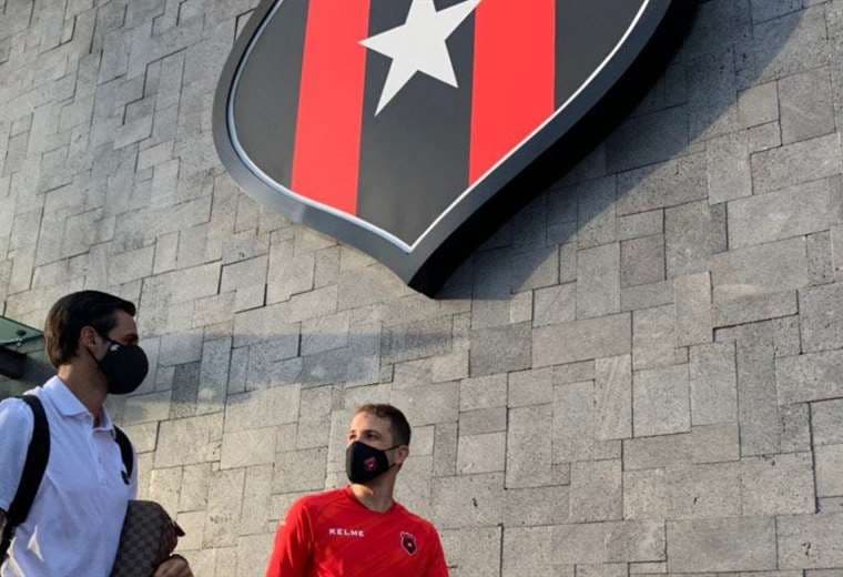 Bryan Ruiz. Twitter LDA