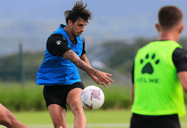 Bryan Ruiz | Facebook LDA.