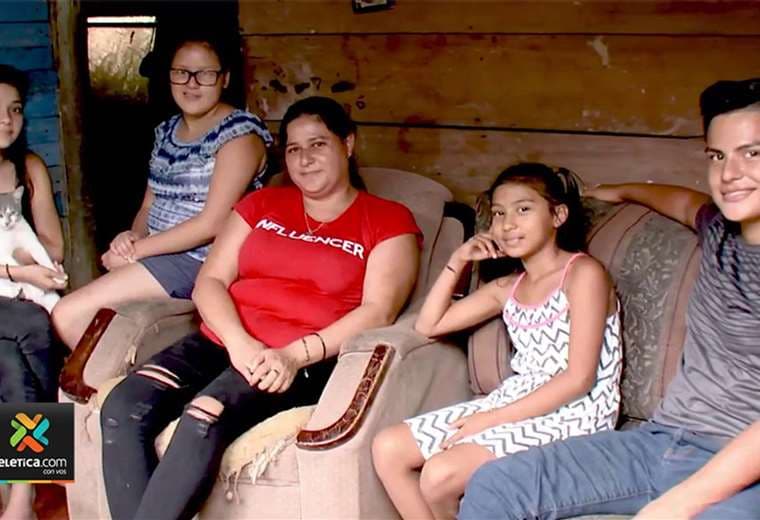 El mayor deseo de Karla y sus cuatro hijos es tener una casa digna