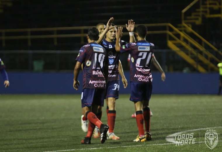 Prensa AD San Carlos.