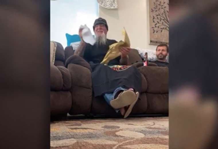 La emocionante reacción de este abuelo al descubrir que su nieto se llamará igual que él