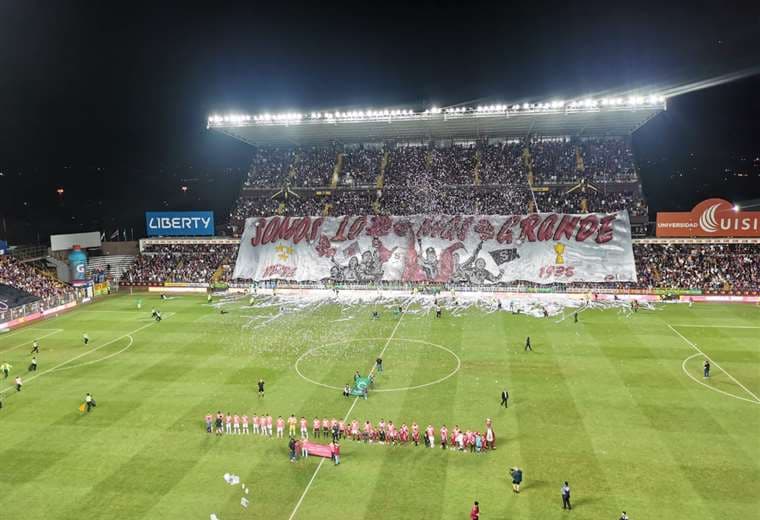 La Cueva se lució de nuevo en el recibimiento de Saprissa y Herediano.