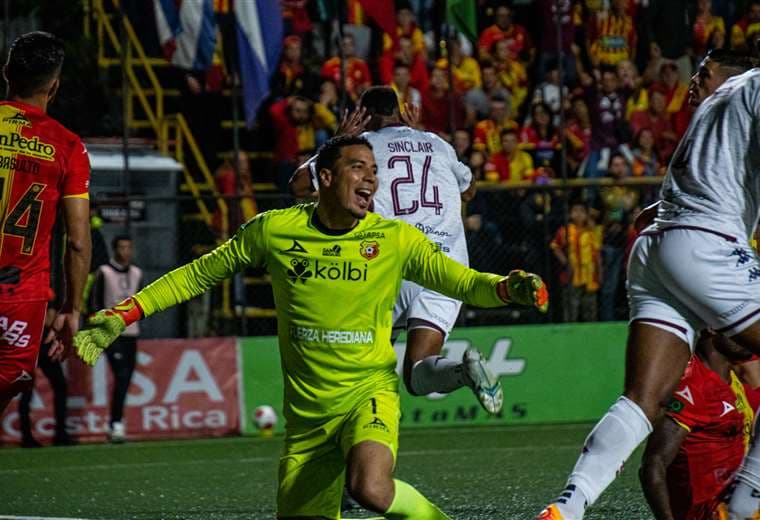 Orlando Sinclair. Saprissa