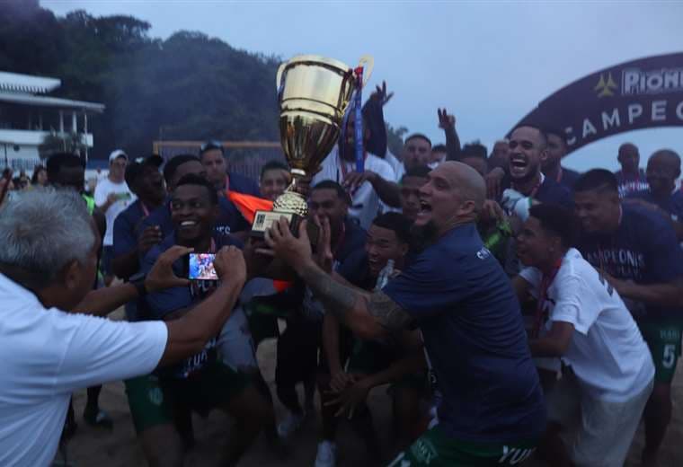 Yunis Limón campeón de Fútbol Playa.