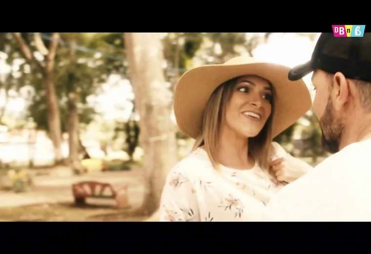 Gabriela Jiménez y Freddy Víquez protagonizan nuevo video de Tapón