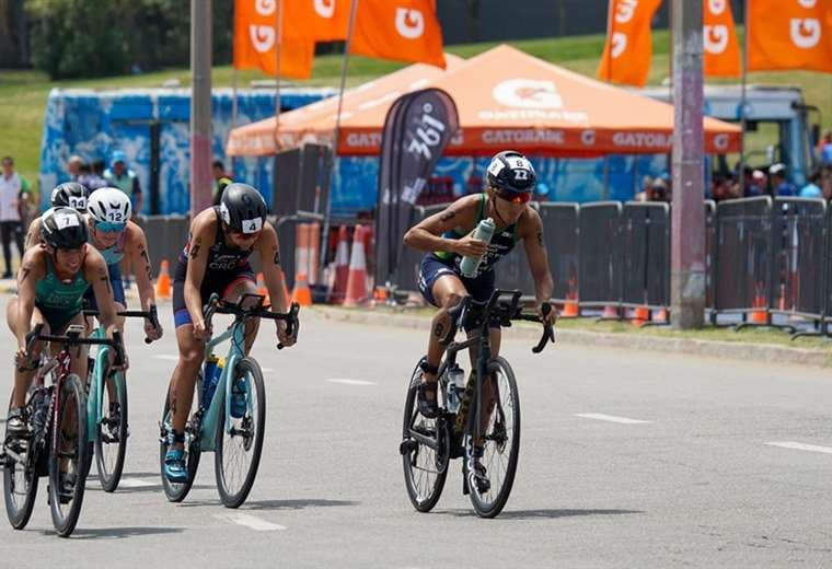 Raquel Solís y Álvaro Campos irán a la Copa del Mundo becados por la World Triathlon.