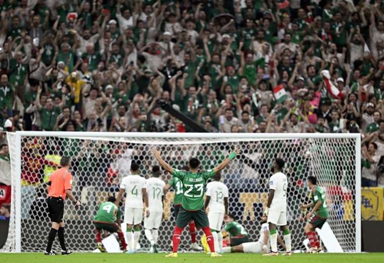 FIFA multa a México y Ecuador por cánticos de hinchas en el Mundial