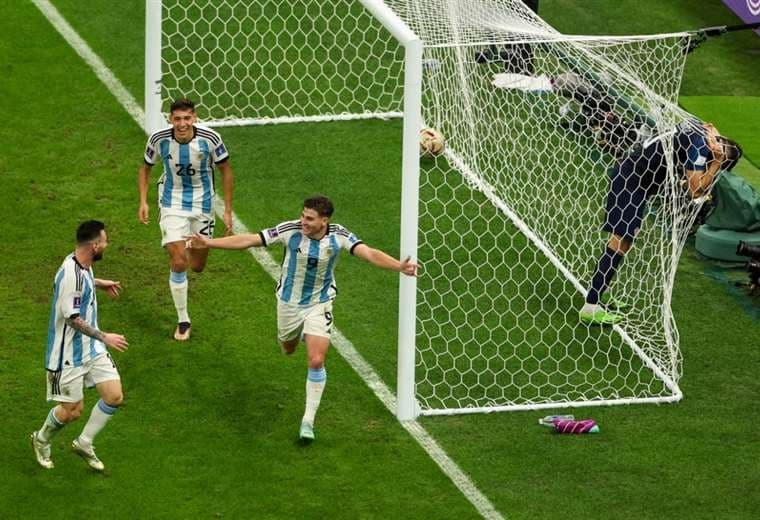 Argentina aviva la ilusión de su tercera copa gracias a Messi y Álvarez