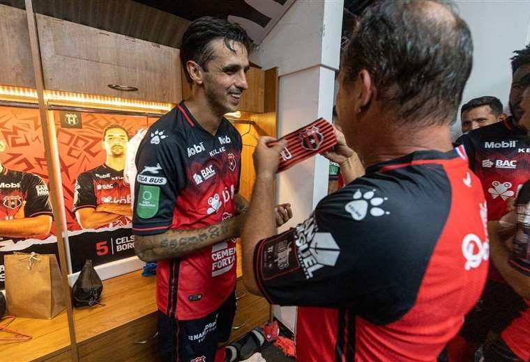 Despedida de Bryan Ruiz.