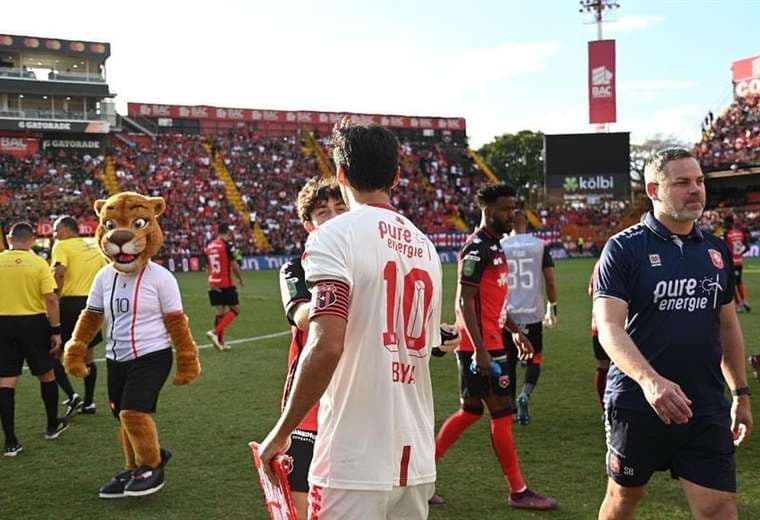 Despedida de Bryan Ruiz.