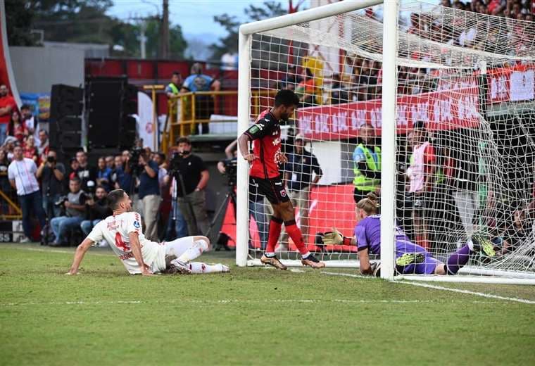 Despedida de Bryan Ruiz.