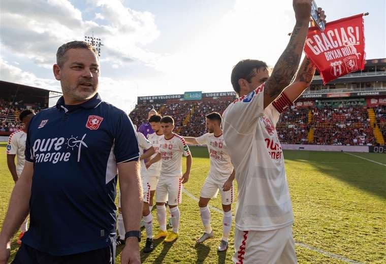 Despedida de Bryan Ruiz.