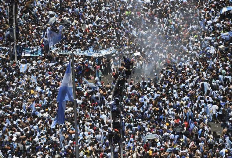 Video: ¡Locura en Argentina! La fiesta con los campeones es interminable