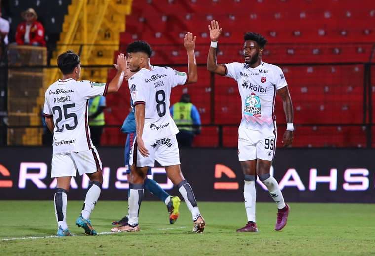 Alajuelense vs. Twente.