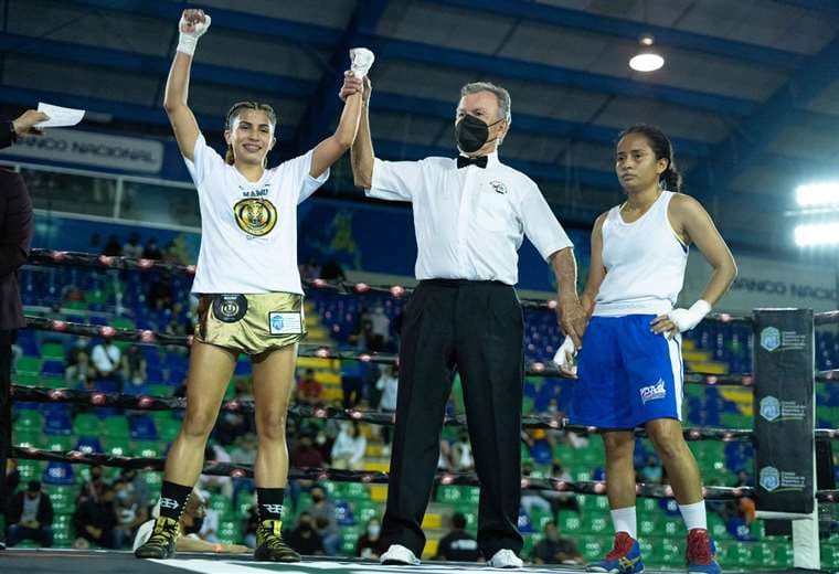 Naomi Valle triunfó en su debut como boxeadora profesional. Foto: Cortesía Mario Vega