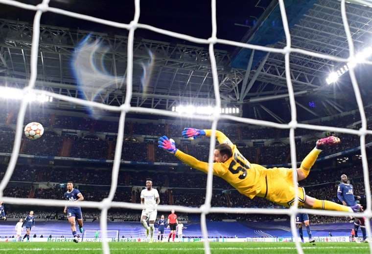Donnarumma tuvo un partido para el olvido ante el Real Madrid. Fotos: AFP