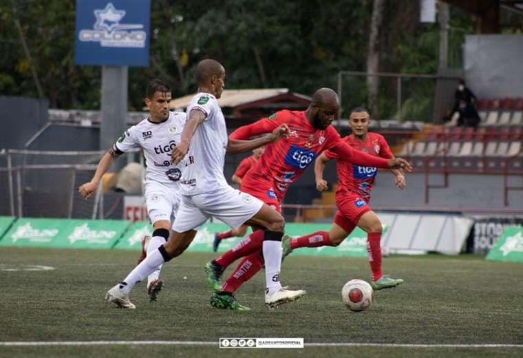 Santos recibió a Sporting en el Ebal Rodríguez. Foto: Prensa Santos