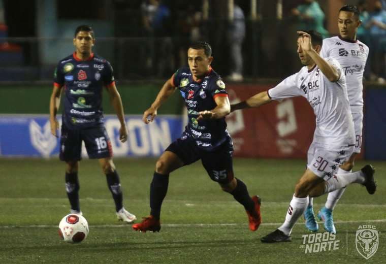 San Carlos derrotó a Saprissa en el Carlos Ugalde.