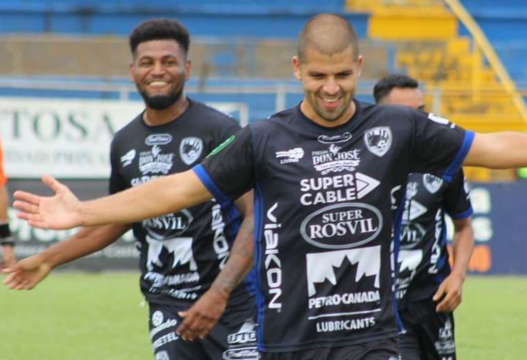 Jeancarlo Agüero. Grecia