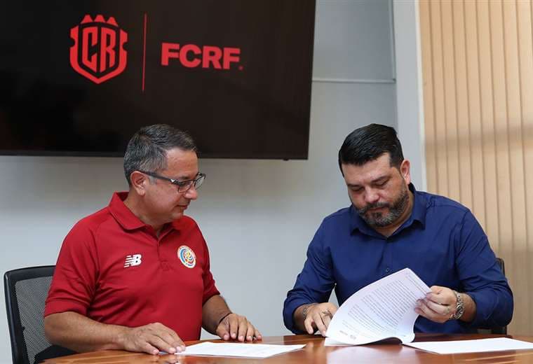 Asojupro y Fedefútbol firman acuerdo colectivo para la Selección Mayor Femenina.