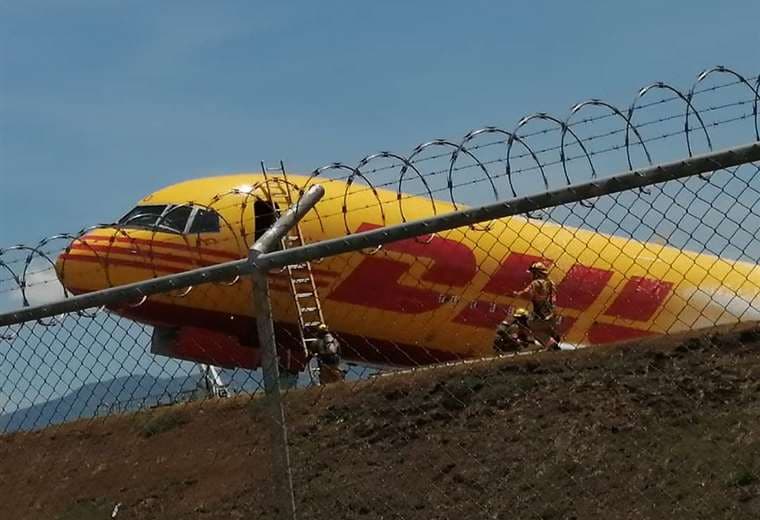 Avión se partió al aterrizar en el Juan Santamaría.