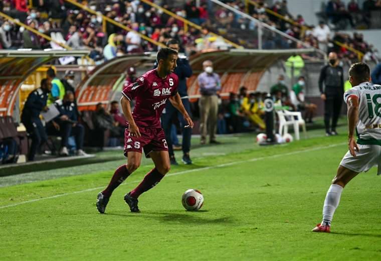 Mariano Torres ya es un extranjero de época en Saprissa.