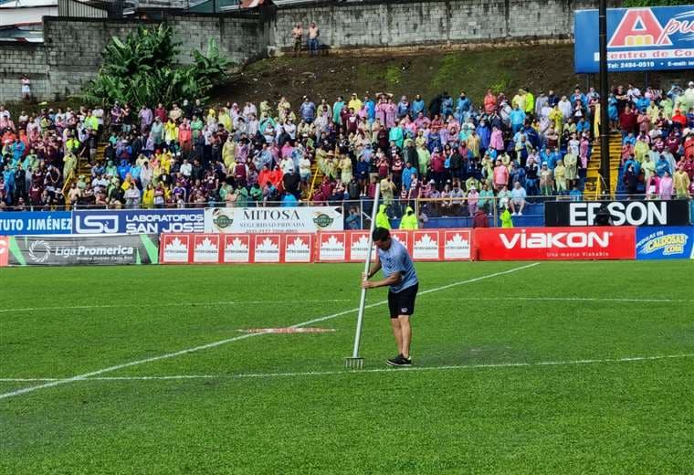 Juego Grecia-Saprissa se reanudará este lunes a las 11 a. m.