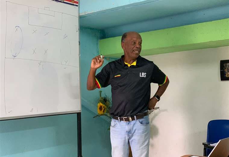 Carlos Watson asesora al cuerpo técnico de Limón Black Star.