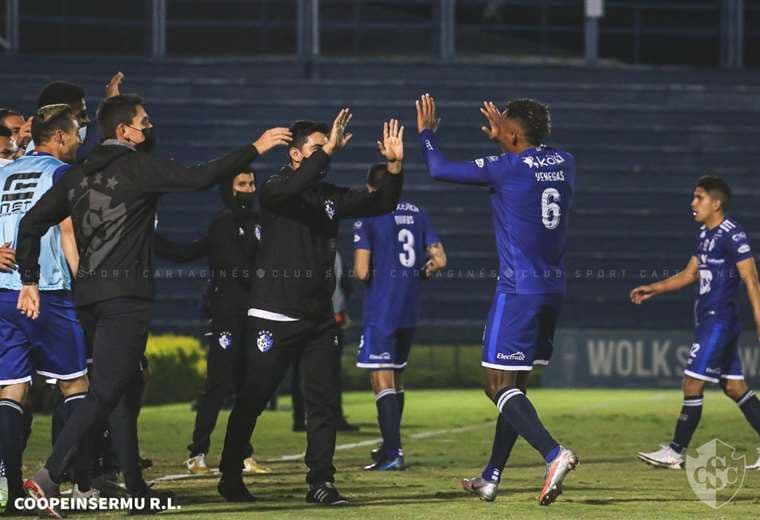 Douglas Brenes fue asistente de Geiner Segura.