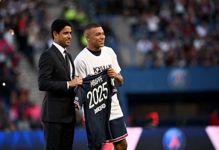 Kylian Mbappé renovó con el PSG hasta 2025.