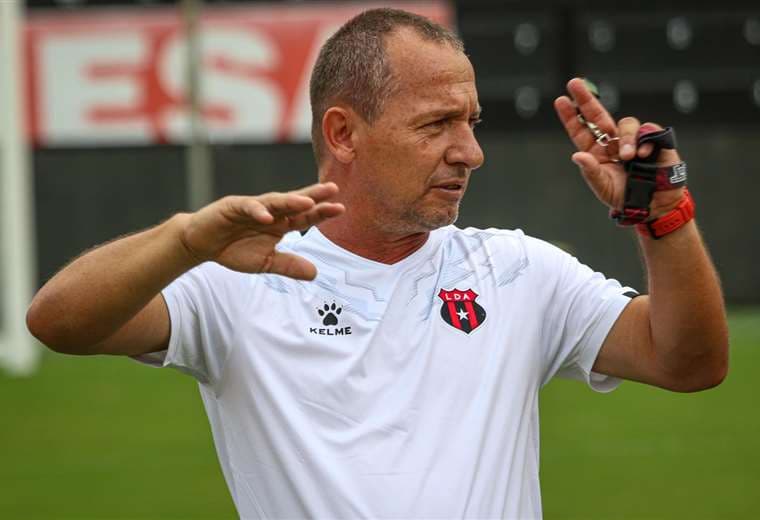 Wílmer López, técnico de Alajuelense.