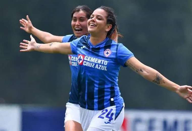 Jugadora Michelle Montero acusa a Cruz Azul de sufrir maltrato.