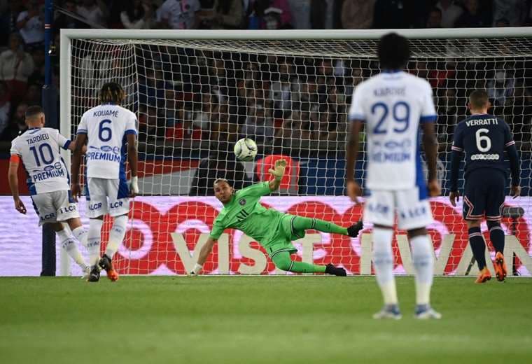 Keylor Navas volvió a la titularidad con el PSG.