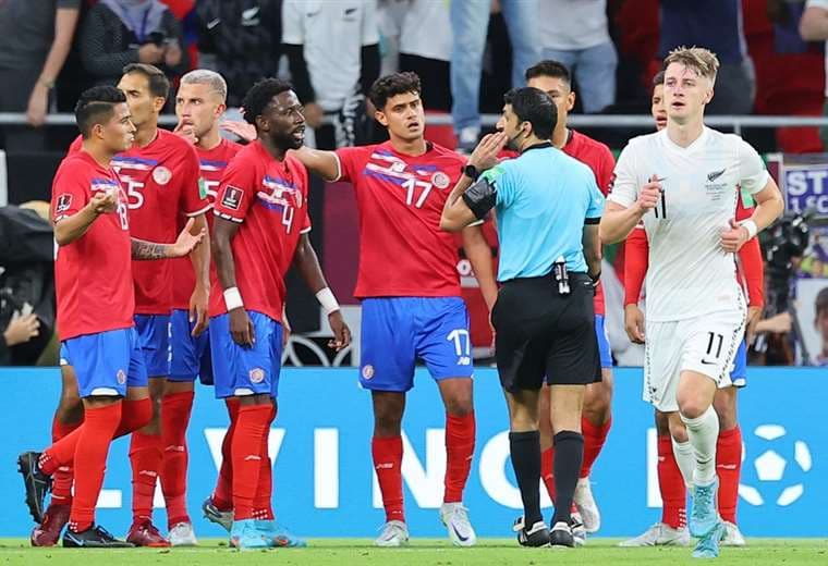 El VAR estuvo preciso en el repechaje entre Costa Rica y Nueva Zelanda.