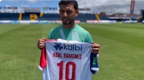 Cartaginés invita a Adal Ramones a la final.