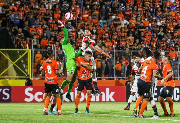 Águila ante Alajuelense/Prensa LDA