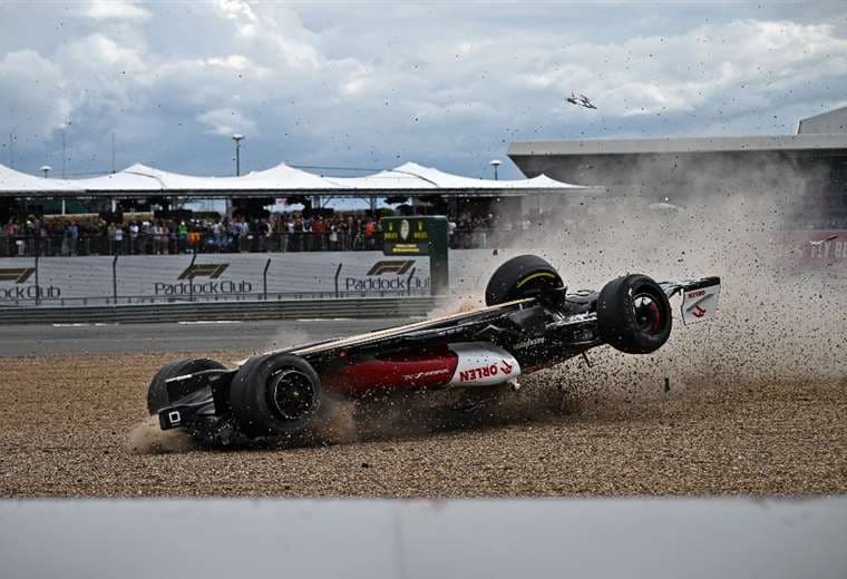 Piloto chino Guanyu Zhou se accidentó este domingo en la Fórmula Uno.