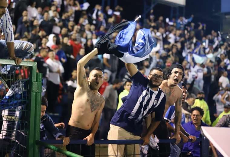 Celebración en el Fello Meza en el agónico gol de Cartaginés. Foto: José Fernando Araya