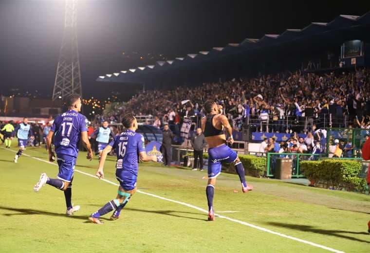 Celebración en el Fello Meza en el agónico gol de Cartaginés. Foto: José Fernando Araya
