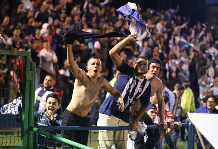 Celebración en el Fello Meza en el agónico gol de Cartaginés. Foto: José Fernando Araya