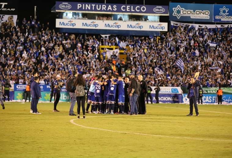 Celebración en el Fello Meza en el agónico gol de Cartaginés. Foto: José Fernando Araya