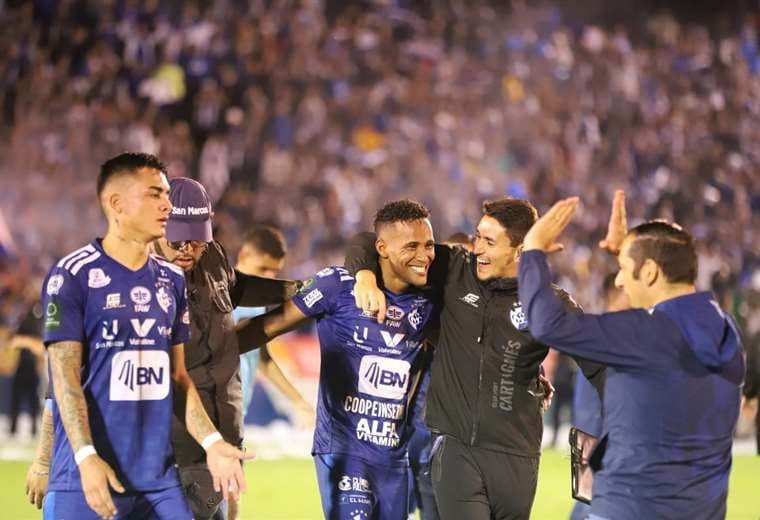 Celebración en el Fello Meza en el agónico gol de Cartaginés. Foto: José Fernando Araya