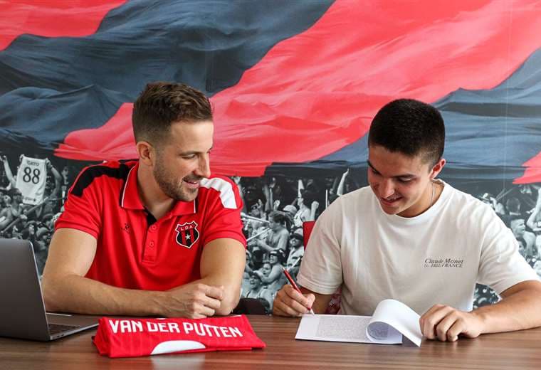 Santiago van der Putten. LDA