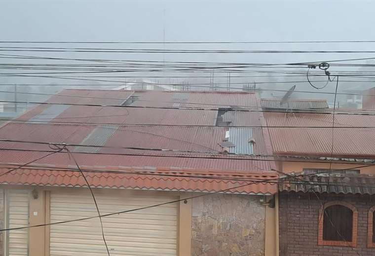 Torbellino afecta alrededores de la Basílica en Cartago.